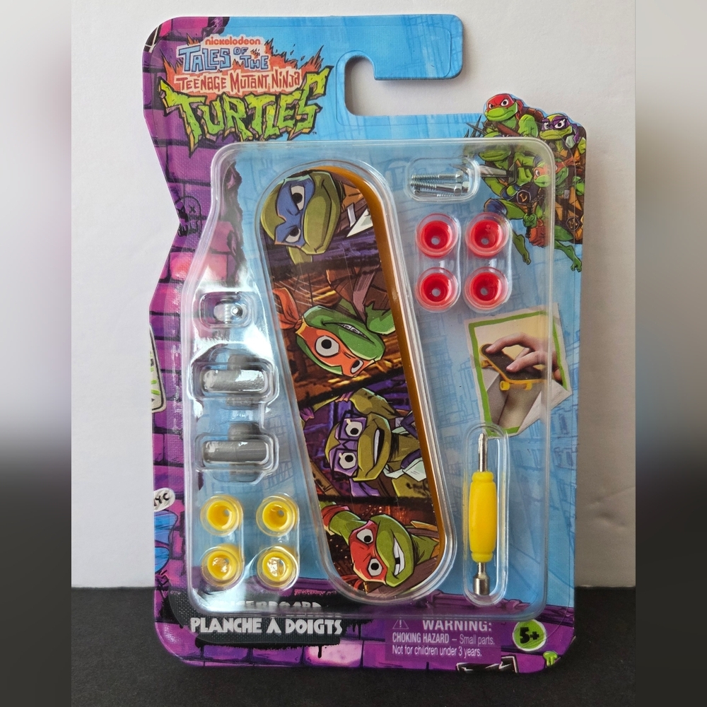Tales of the TMNT Fingerboard Skateboard Set Nickelodeon